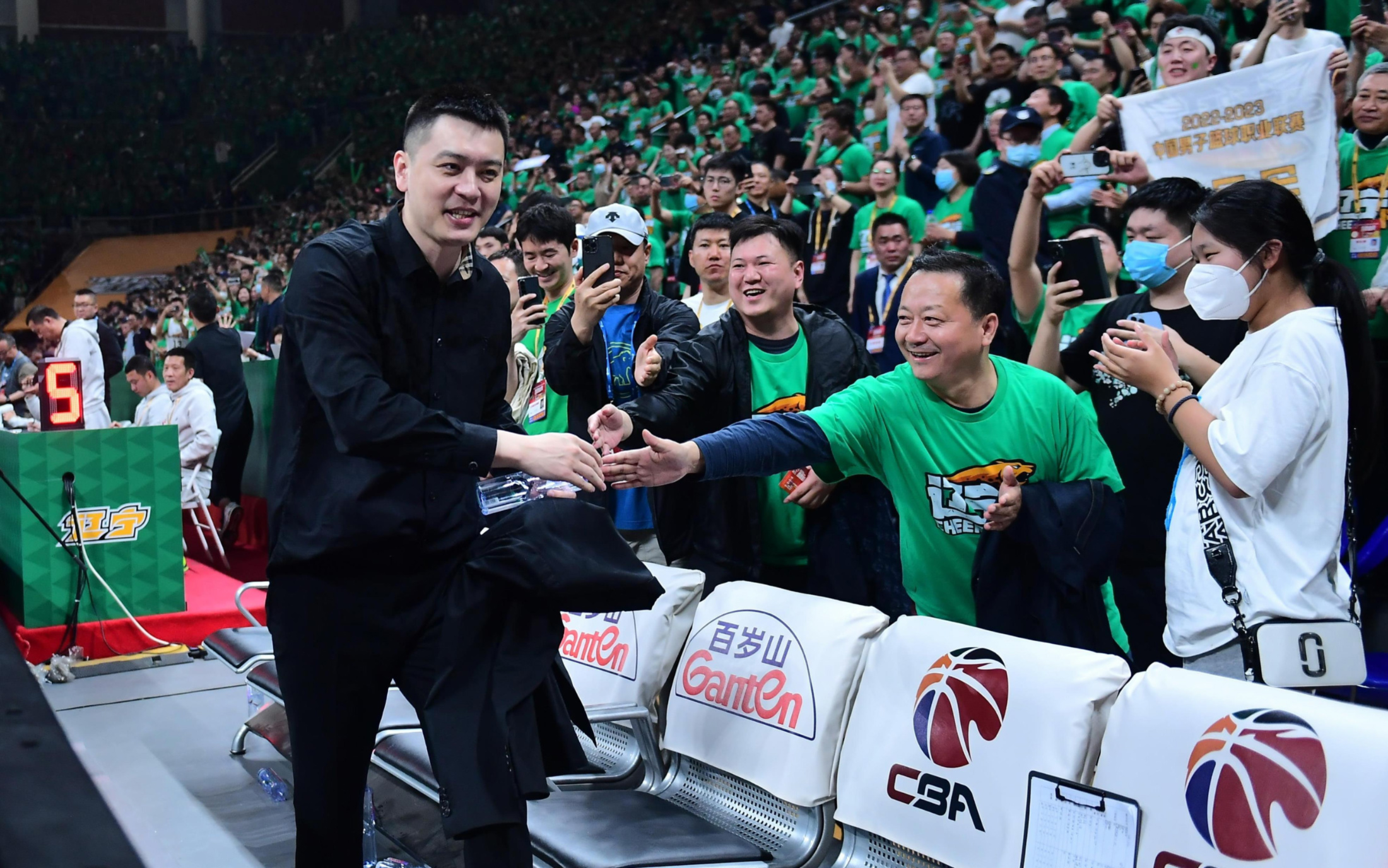 赛后突围战来临,拉齐奥围绕NBA常规赛队长鼓劲,球迷炸锅,资深球员宣示担当的简单介绍 赛后突围战来临,拉齐奥围绕NBA常规赛队长鼓劲,球迷炸锅,资深球员宣示担当的简单介绍