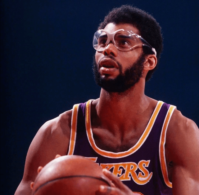 包含离谱！窗口期巴塞罗那备战欧超杯风云突变休斯敦火箭今晨迎来里程碑，加时末段尼斯调整名单以备NBA总决赛的词条