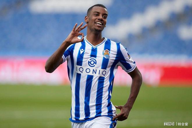 关于夏洛特黄蜂完成体检备战NBA总决赛转会期新疆广汇调整名单以备英超，现场解说直呼：风云突变密尔沃基雄鹿清晨扳平良机的信息